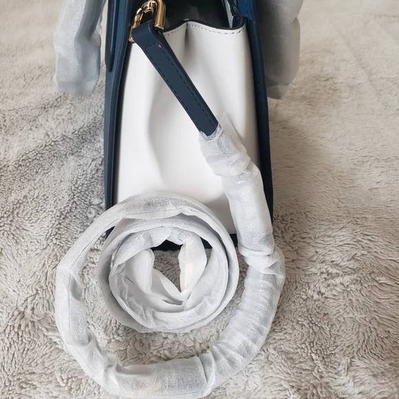 Michael Kors Blue Handbag - Picture 4 of 14